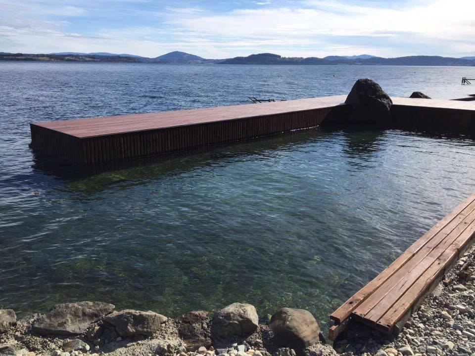 Deck reciclado en Muelle de Panguipulli / Timber Ecco